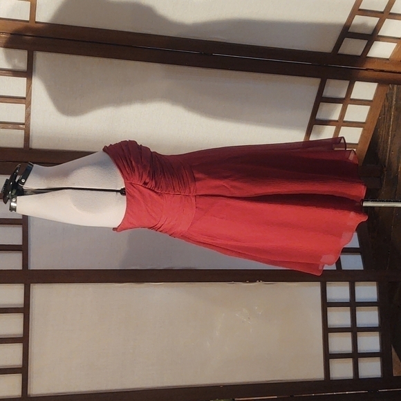 David's Bridal Short Crinkle Chiffon Dress with Front Cascade Wine Dress Sz 4 - Picture 8 of 10